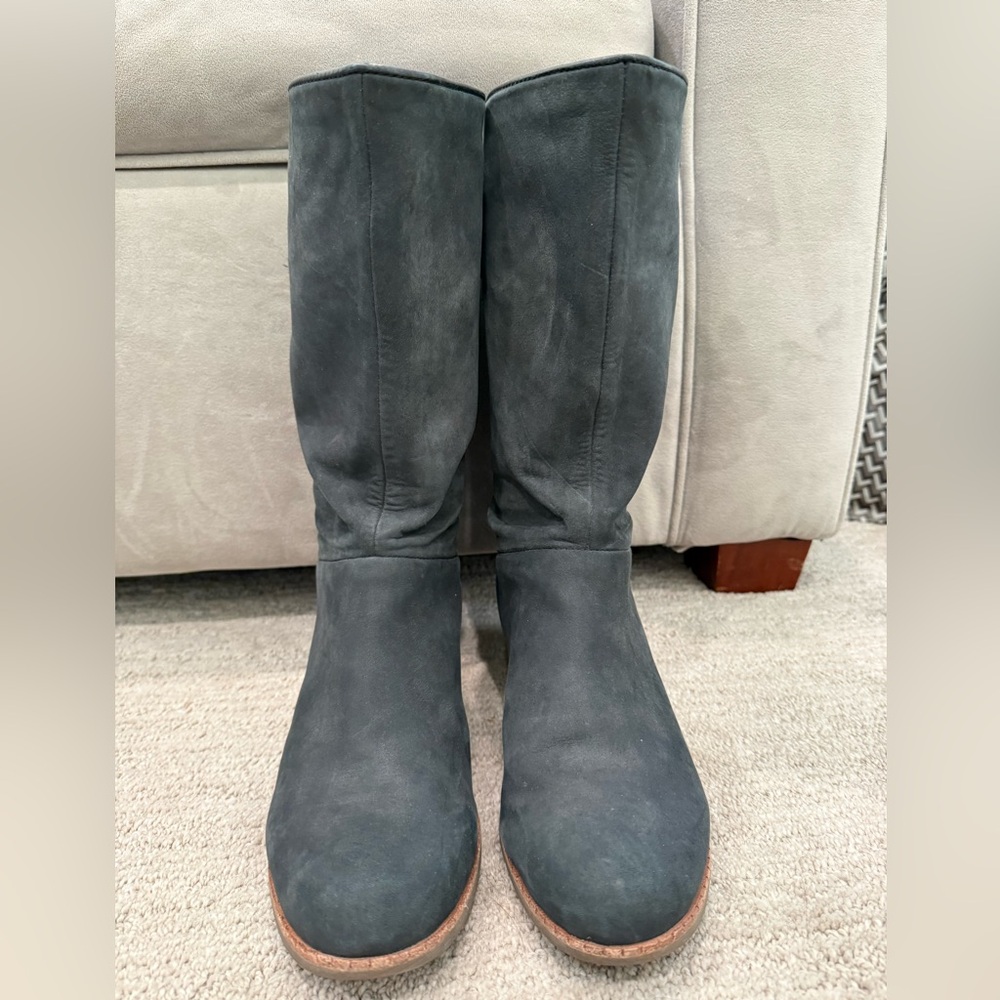 Ugg Cary Boots in Black